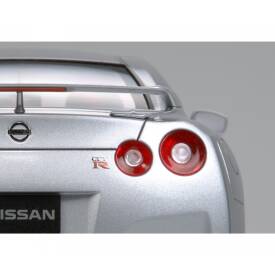 1:24 Nissan GT-R Strassenversion 300024300