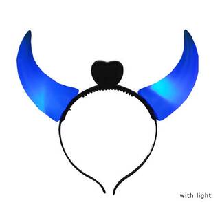 blauer Teufelshaarreif mit Licht leuchtende Hörner